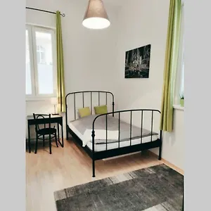 Apartment Amadeus - Tram Station To The Opera 2 Mins Away, Wien